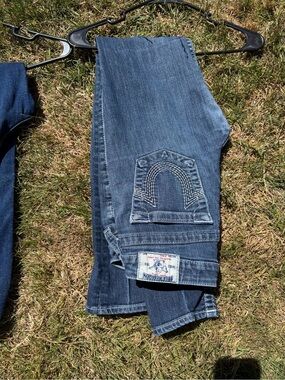 True Religion Women's Skinny Jeans in Medium Blue with White Stitching